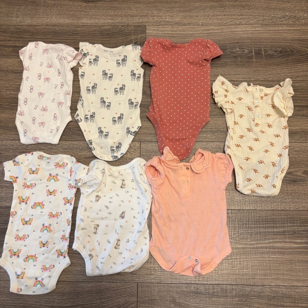Baby Girl One Piece Assorted Lot Of 7 Size 0-3 Month Bundle - Picture 2 of 2